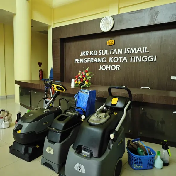 Pasukan di lobi pejabat - Arfa Clean Kluang